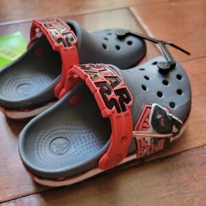 New with tag Crocs Star Wars Villain Clogs C8/9 Glows in the Dark boys shoes